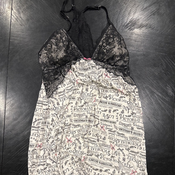 Victoria’s Secret Lingerie Size Small - Picture 1 of 3